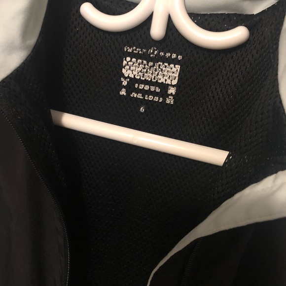 Lululemon Light Windbreaker Jacket 🌟 - Picture 9 of 12